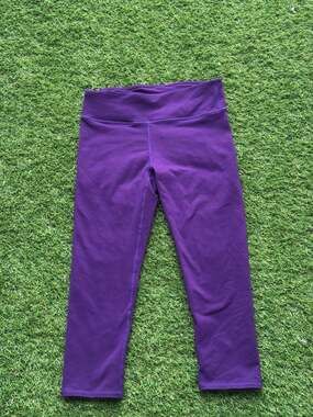 Fabletics Purple Mid-Rise Capri Yoga Leggings Size XS